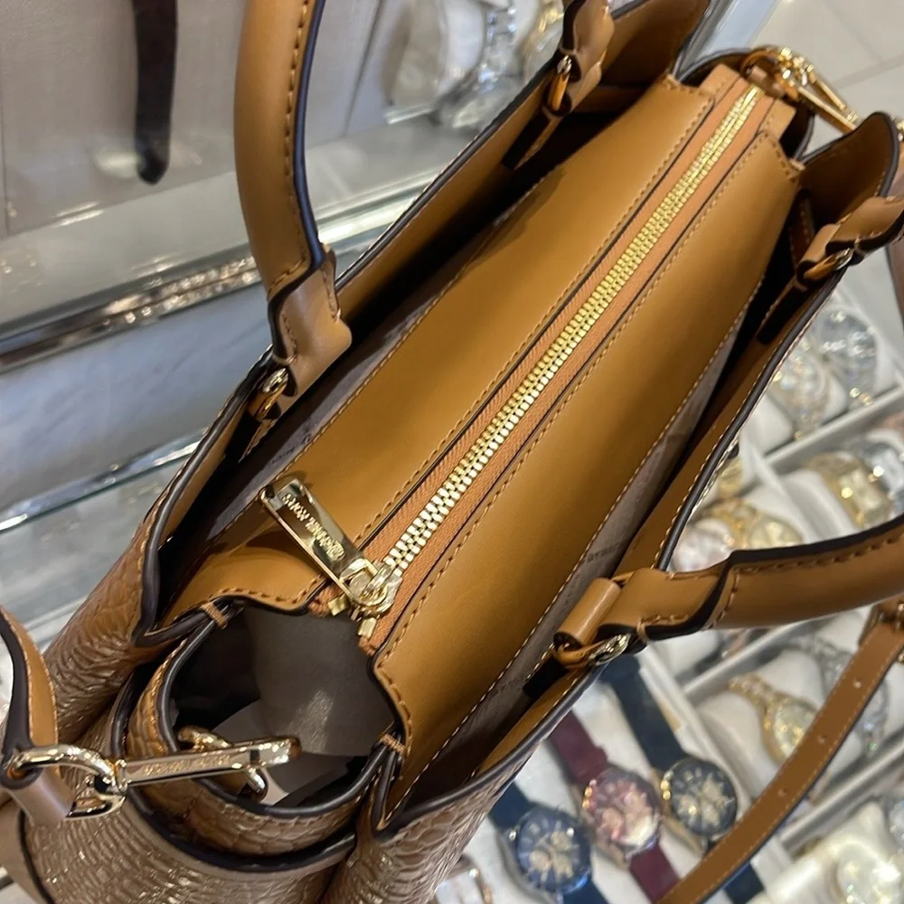 MICHAEL KORS
Reed Large Leather Belted Satchel Crossbody CZip Purse Crocodile - Picture 7 of 16